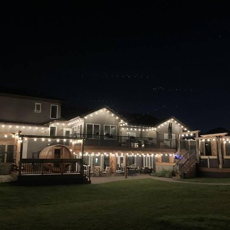 Dragonfly Inn Loft Suite Шърууд парк Екстериор снимка