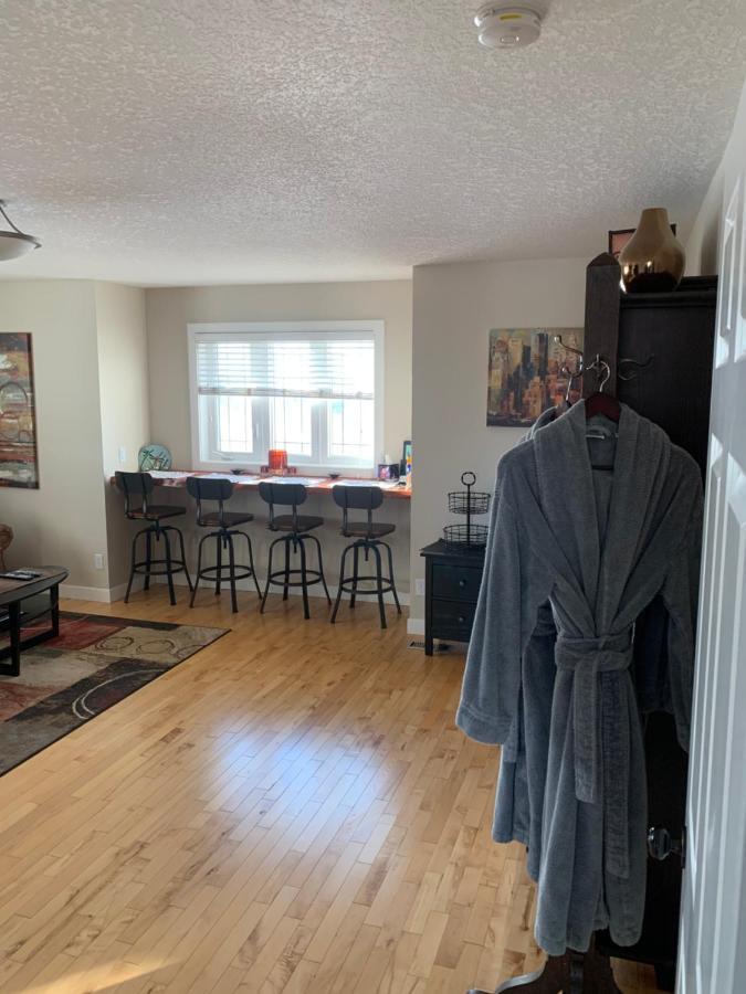 Dragonfly Inn Loft Suite Шърууд парк Екстериор снимка